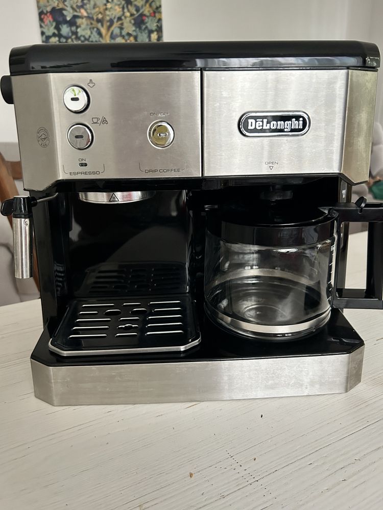 Delonghi kolbowo przelewowy