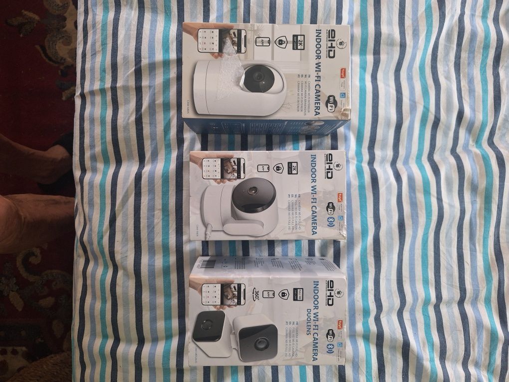 Vendo 3 câmaras inteligentes indoor novas por 30 euros mais portes