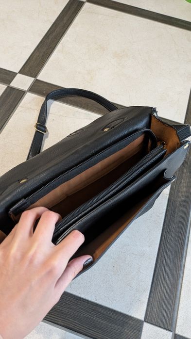 Чорна сумка портфель