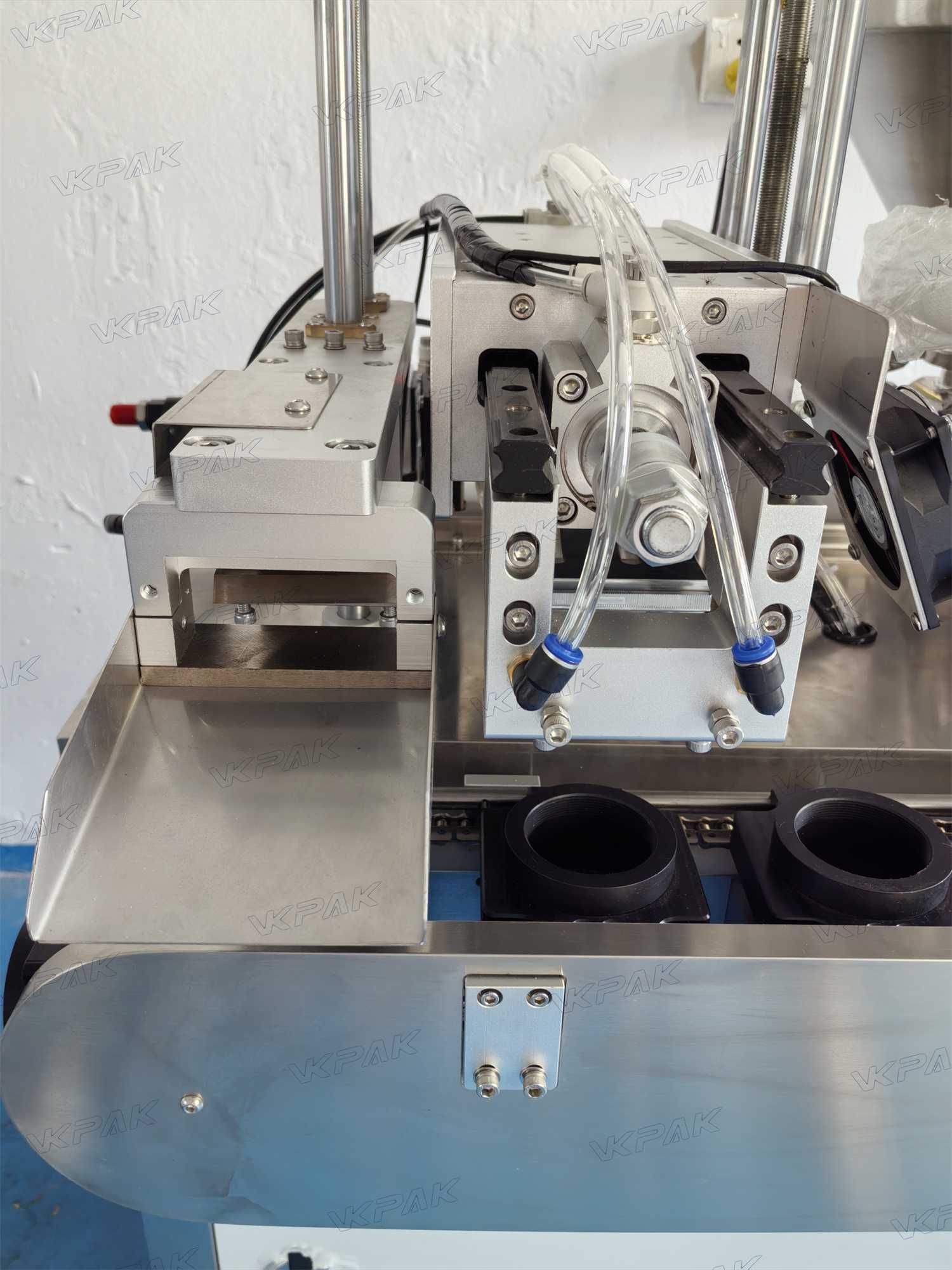 Máquina de enchimento e selagem de tubos plásticos para cosméticos