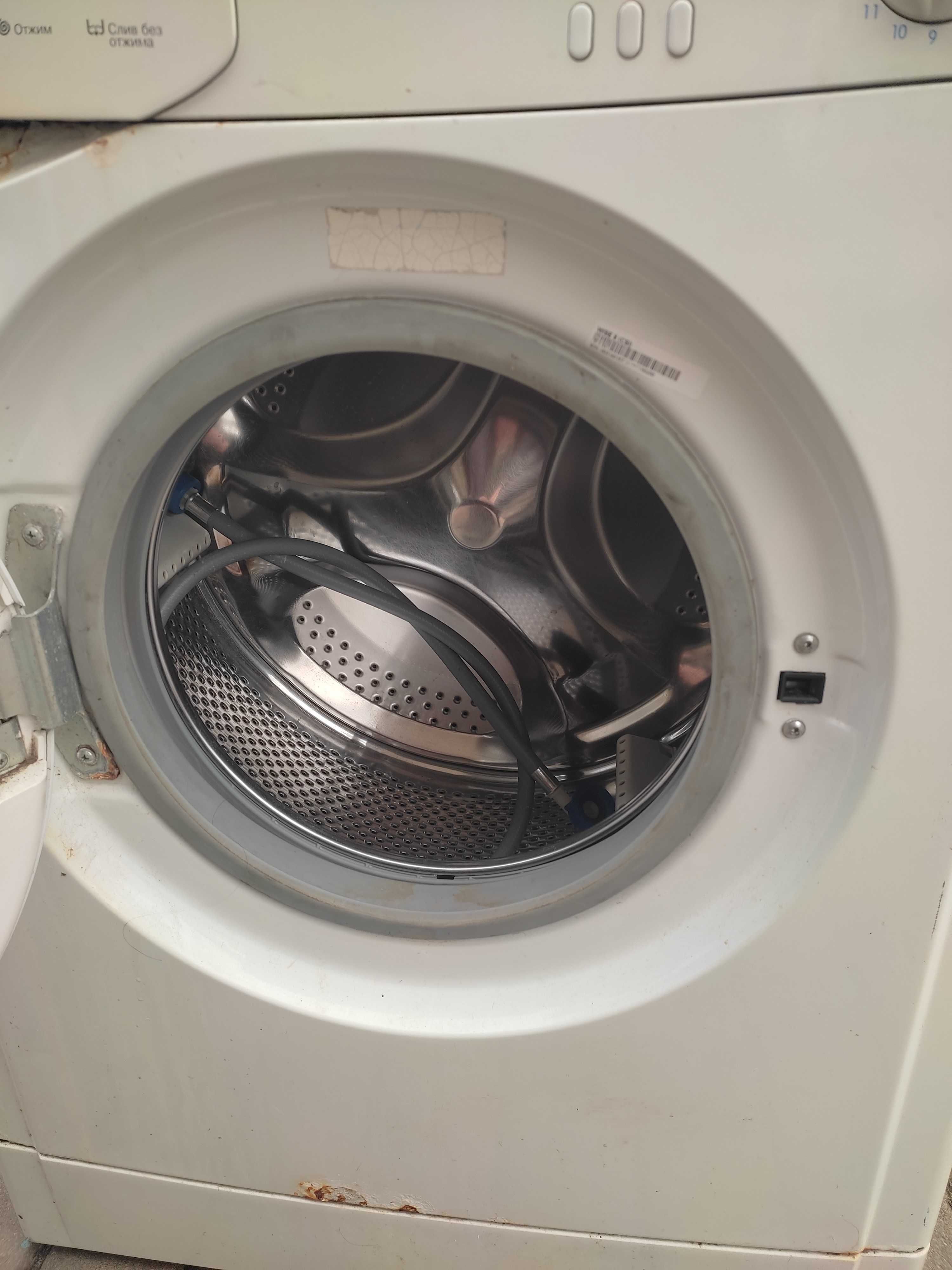 Фронтальна пральна машина б/в Indesit WISE8