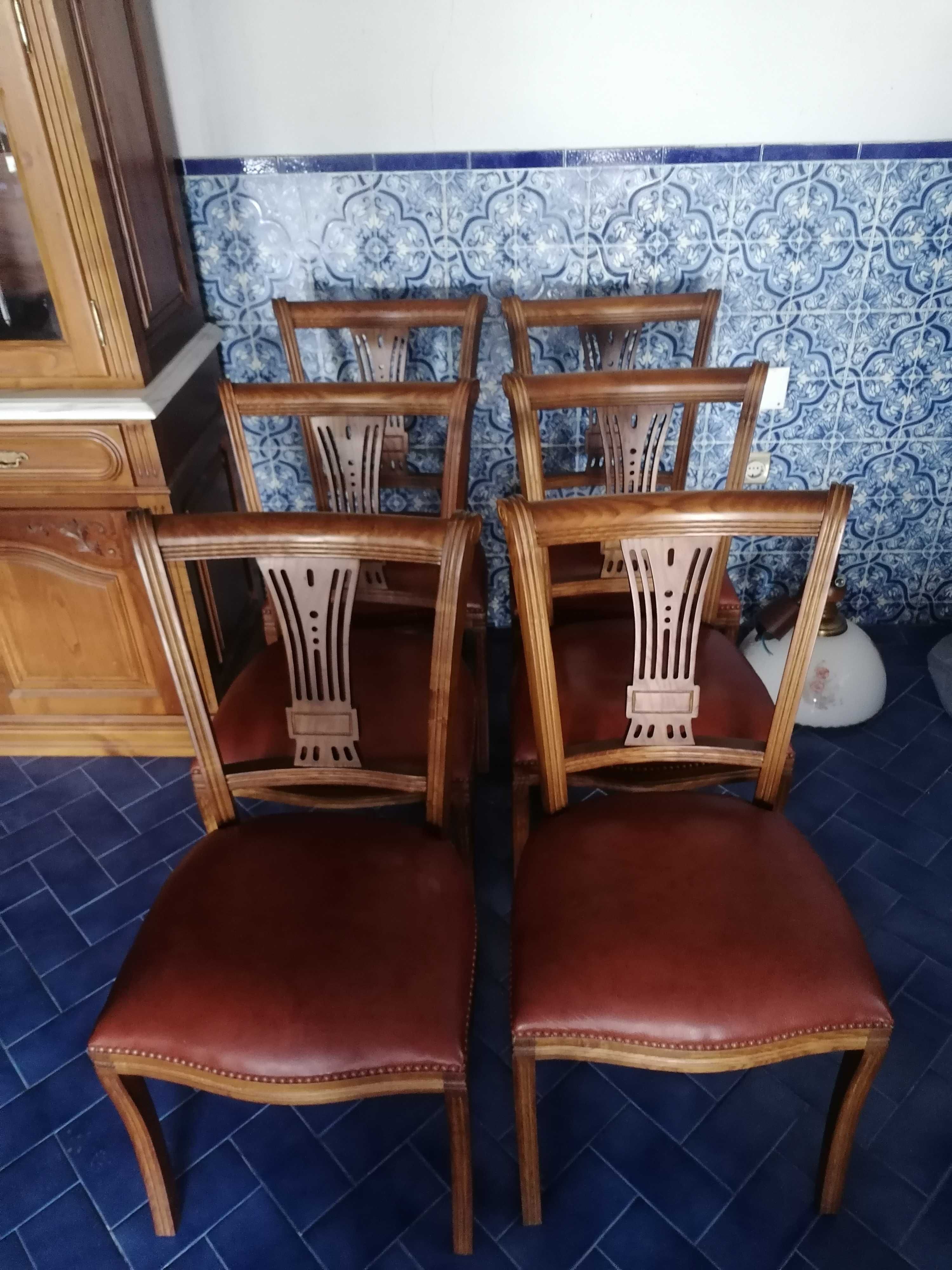 6 Cadeiras em madeira