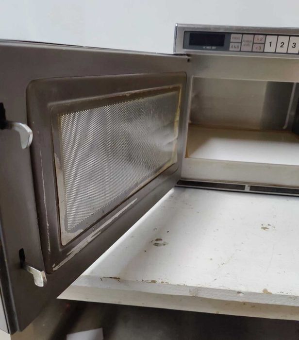 Panasonic 1.3 cubic foot 1200 watt microwave oven, used.