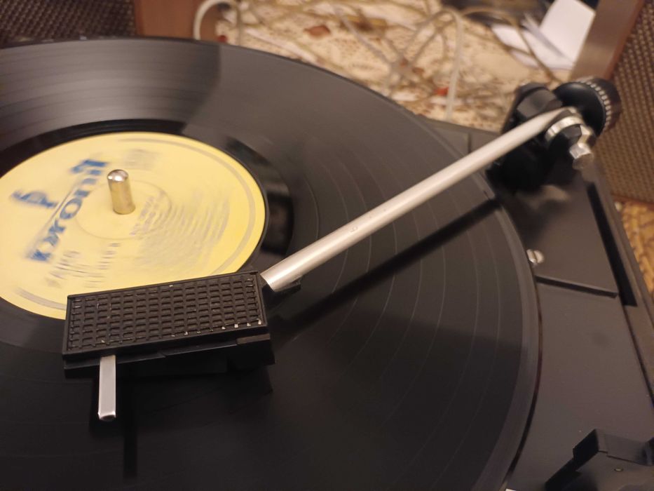 Dual P 60 -1214 Gramofon automat z wzmacniaczem