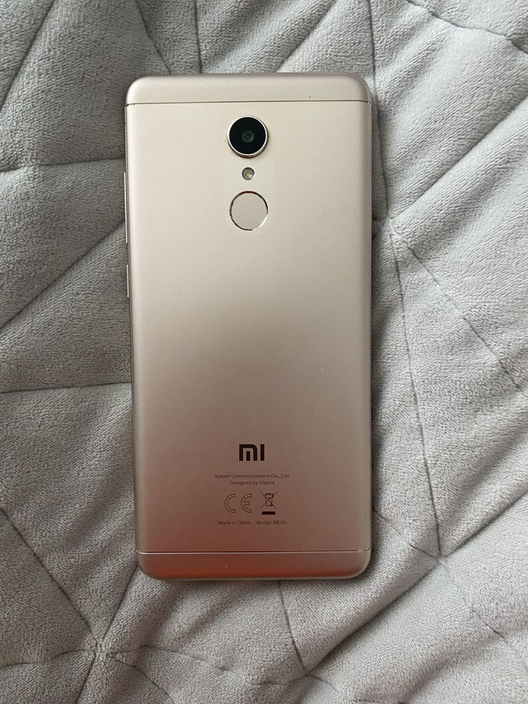 Telefon Xiaomi Redmi 5 w kolorze złotym