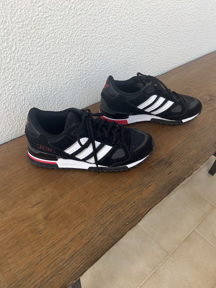 Estou a vender uns tenis em muito bom estado, com muito pouco uso