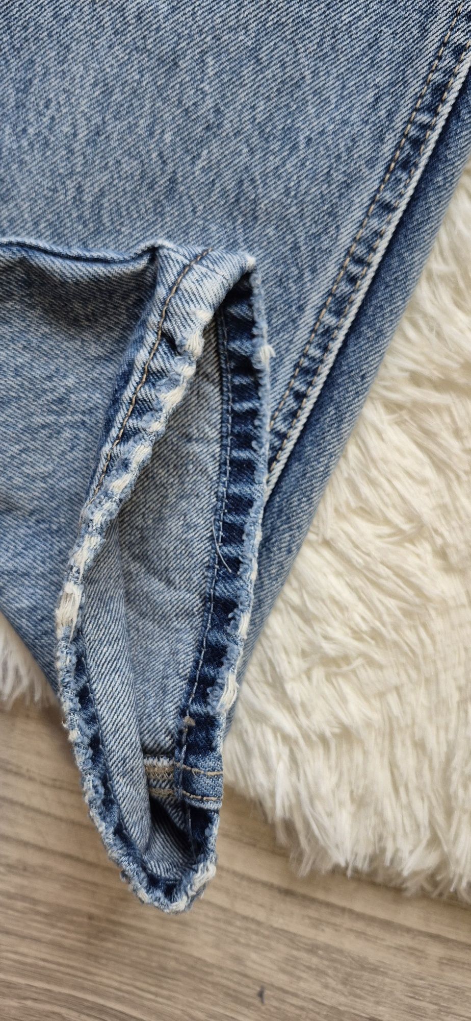 Stradivarius jeansy z przetarciami prosty fason M /38