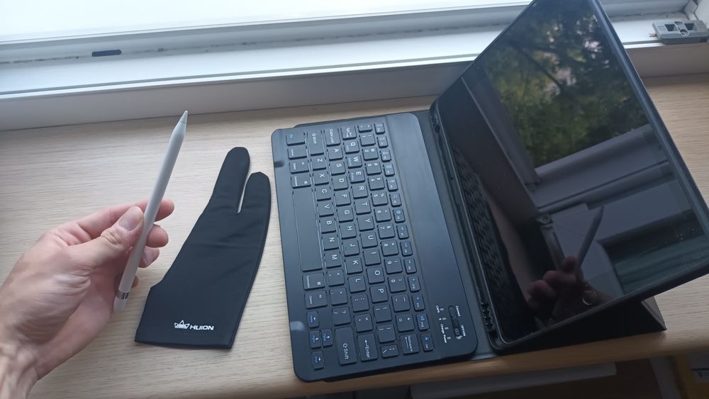 Zestaw Ipad 10,2" ( 9 gen. ) + Etui + Klawiatura + Rękawiczka