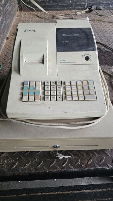 Cx registadora e monitor