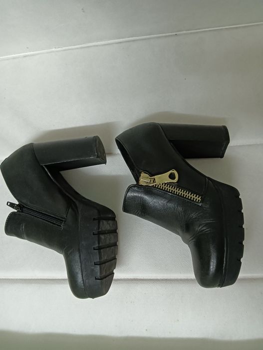 Botas Pretas de Senhora em Pele Marca MOOW