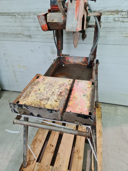 Pila do cięcia cegły na mokro kostki brukowej Cliper z wózkiem pila be