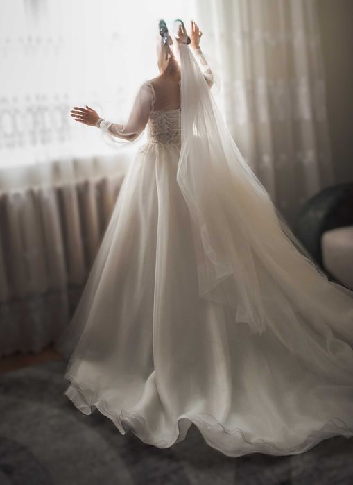 Весільна сукня пишна