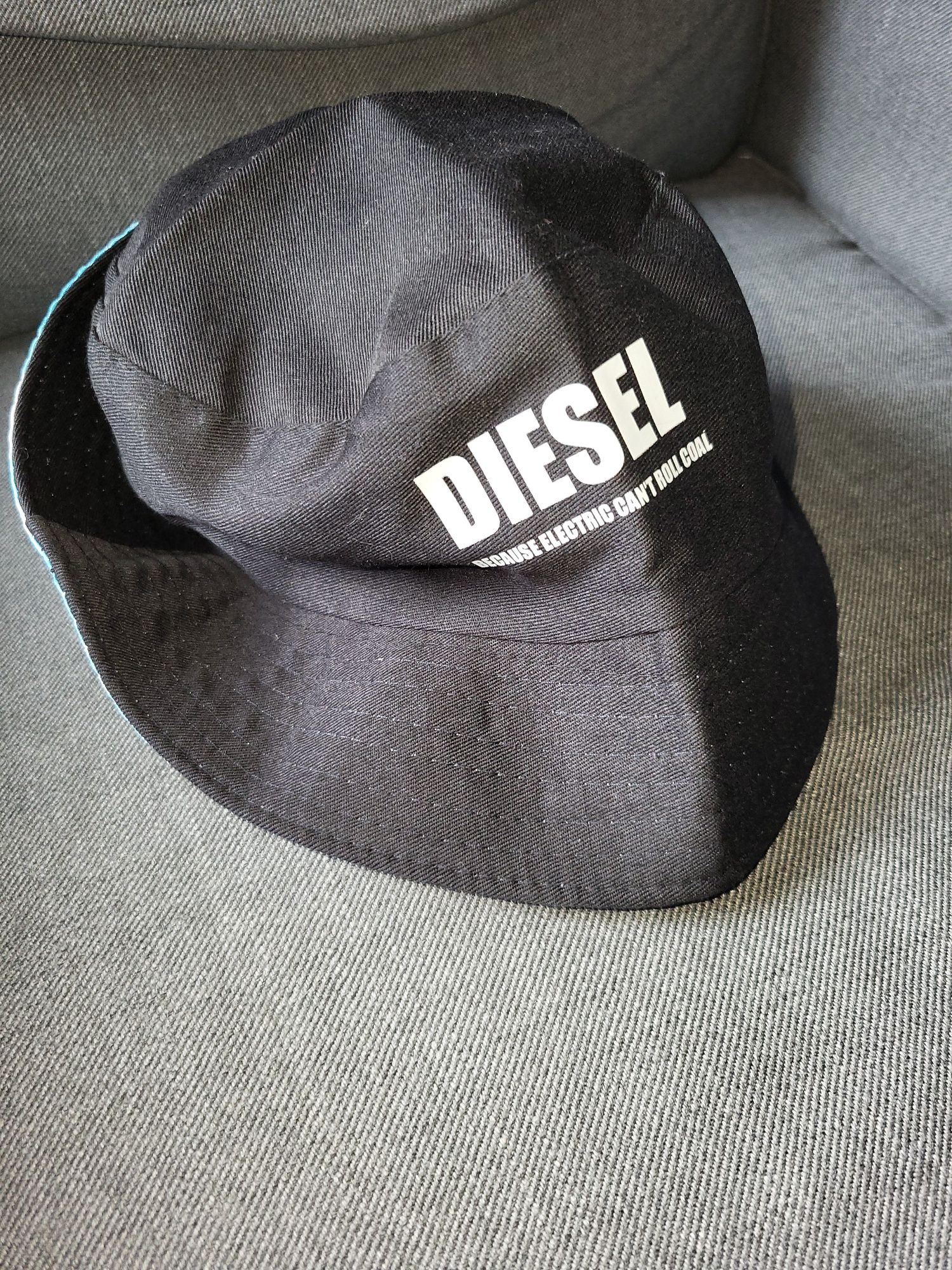 Czapka przeciwsłoneczna firmy diesel