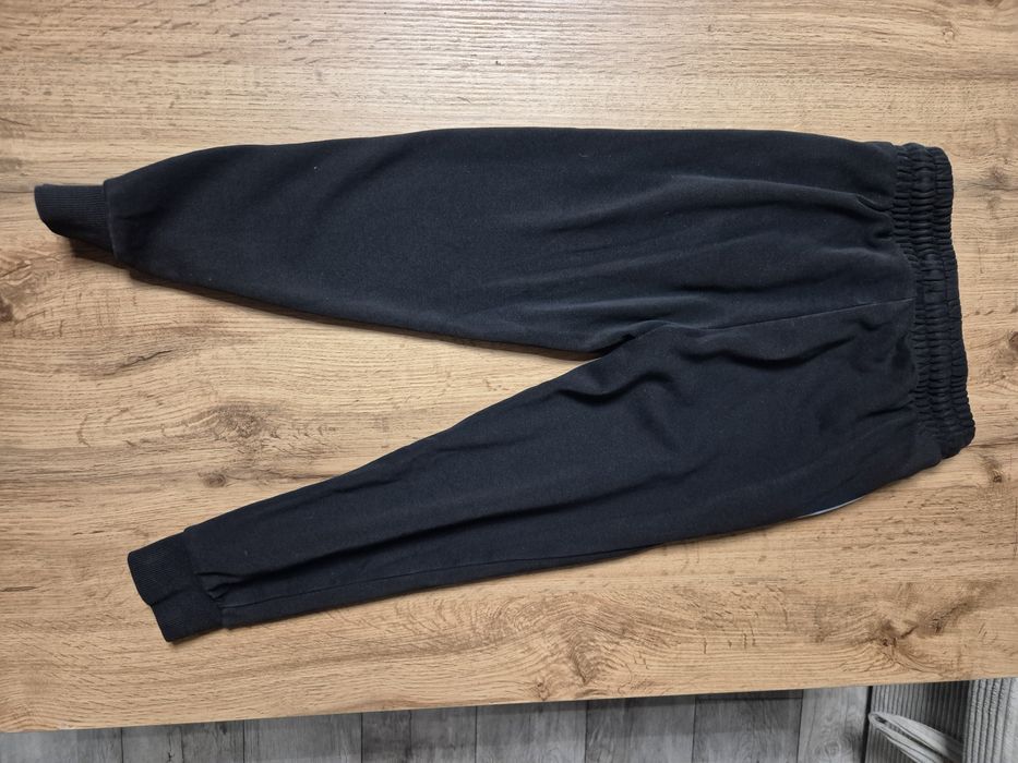 Spodnie dresowe chłopięce Pokemon Tesco F&F rozmiar 122