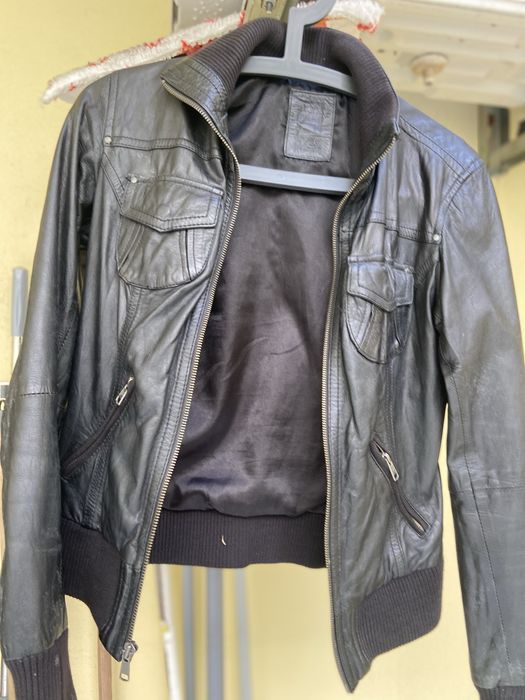 Blusão preto de pele