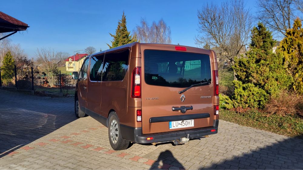 Wynajem busa Renault Trafic