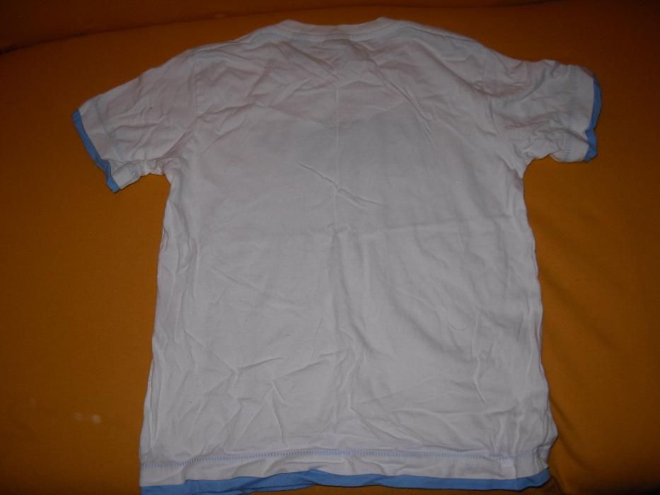 T'shirt Branca Skanaban Dept 6/7 anos + Polo BTS verde 6 anos