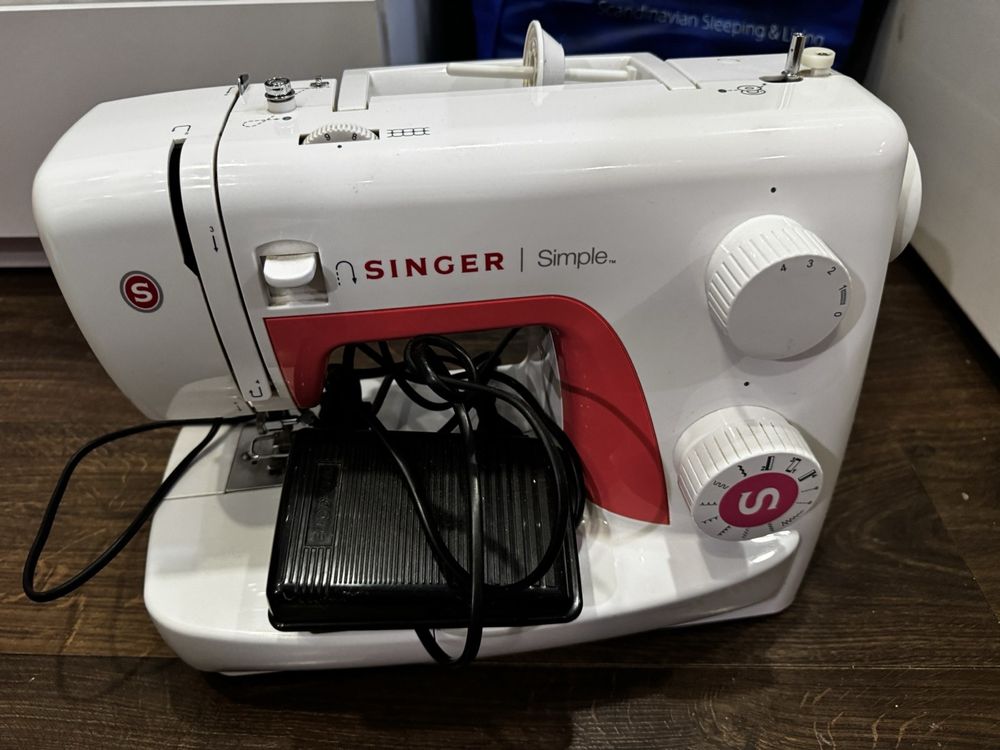 Продаю швейну машинку SINGER 3210