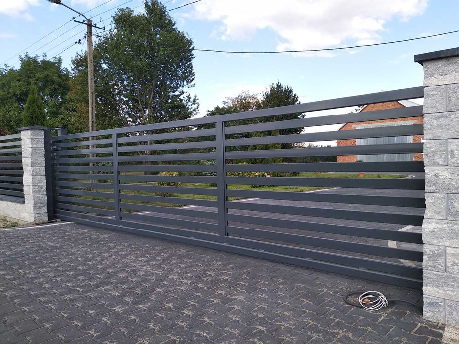 Brama przesuwna palisadowa | Bramy nowoczesne | Ogrodzenie frontowe