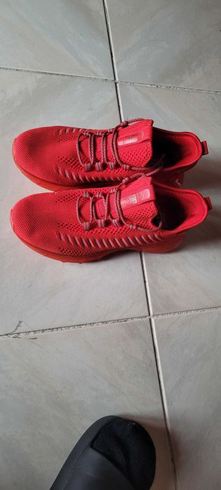 Ténis Vermelhos da marca Tenth, tamnho 42.