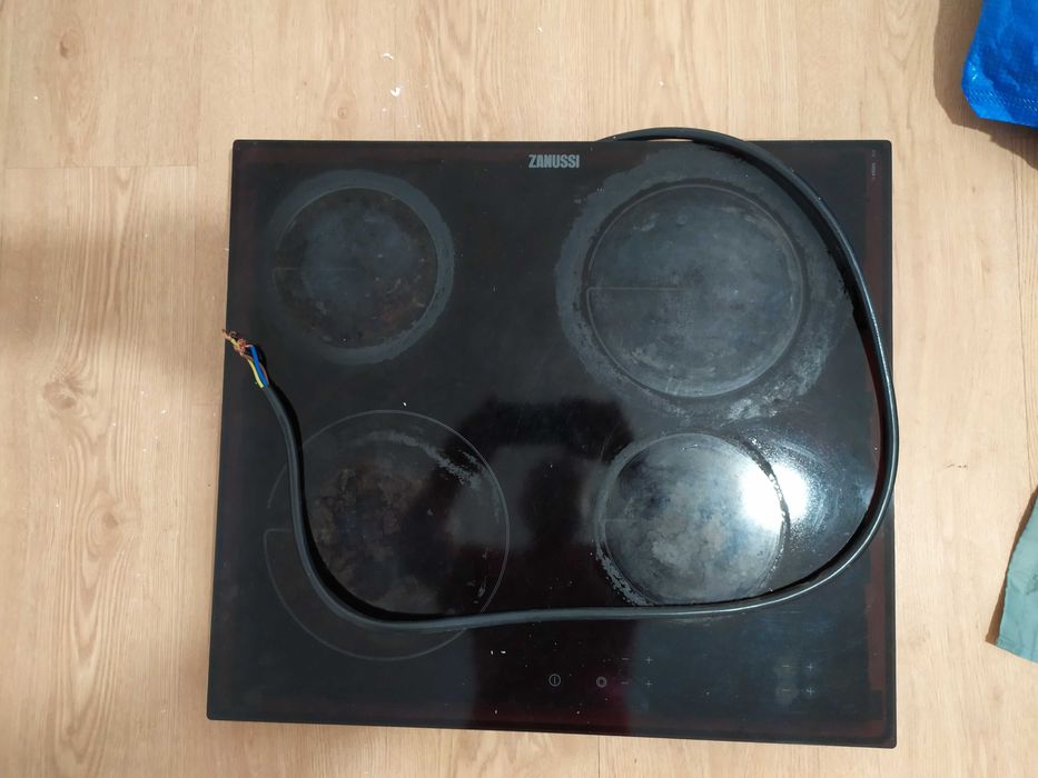 Vendo placa elétrica  Zanussi  4  zonas usada 75 euros