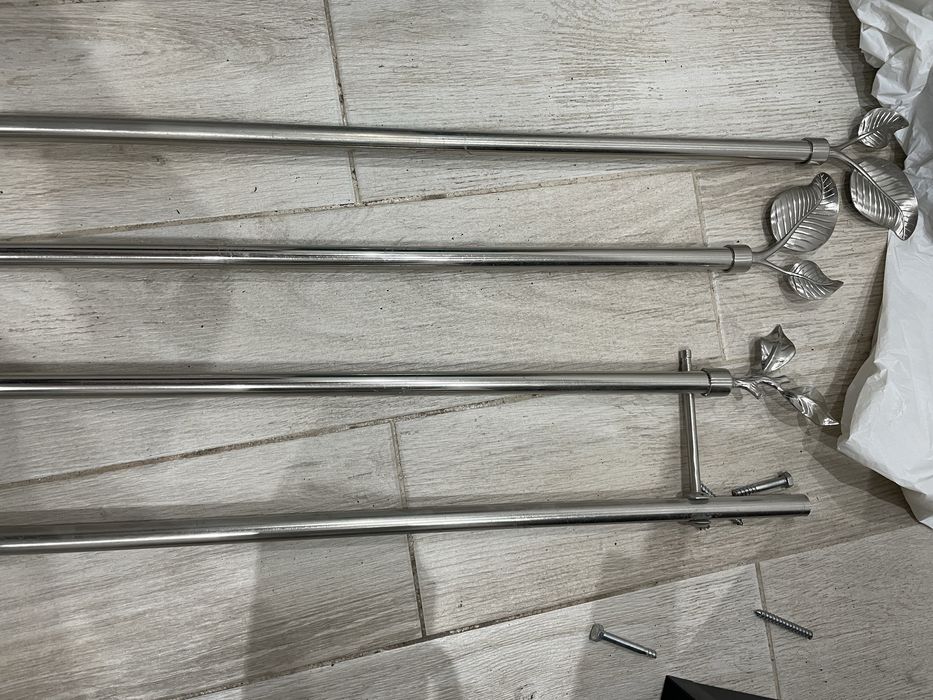 Karnisze srebne z ozdobnymi liśćmi 180cm