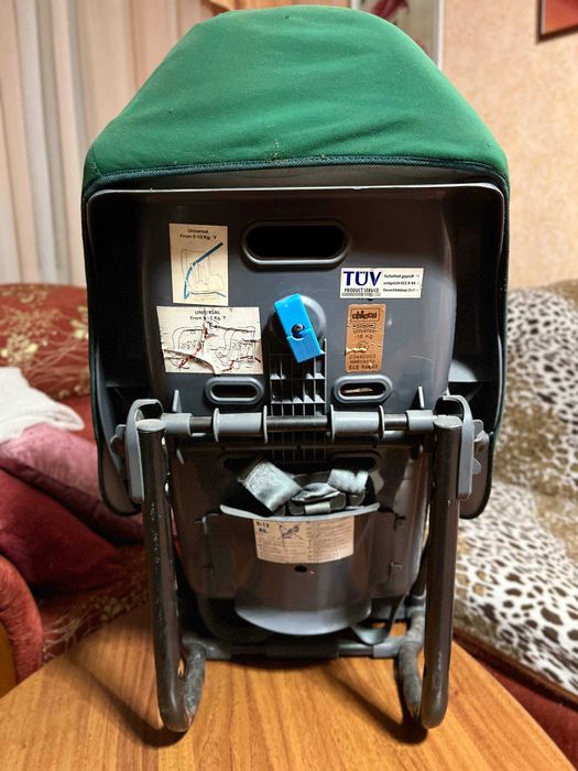 Дитяче автокрісло Chicco Race