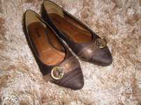 Sapatos tipo sabrinha castanhos
