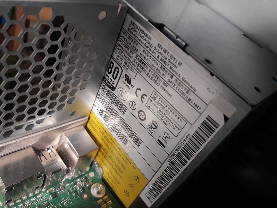 Fujitsu 8gen. i3 8100 - 24GB RAM - piękny, czysty, niezakurzony