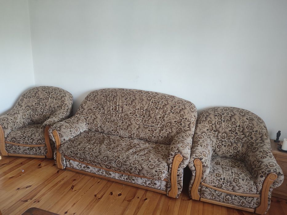 Komplet wypoczynkowy-sofa z funkcją spania i dwa fotele. Stan idealny