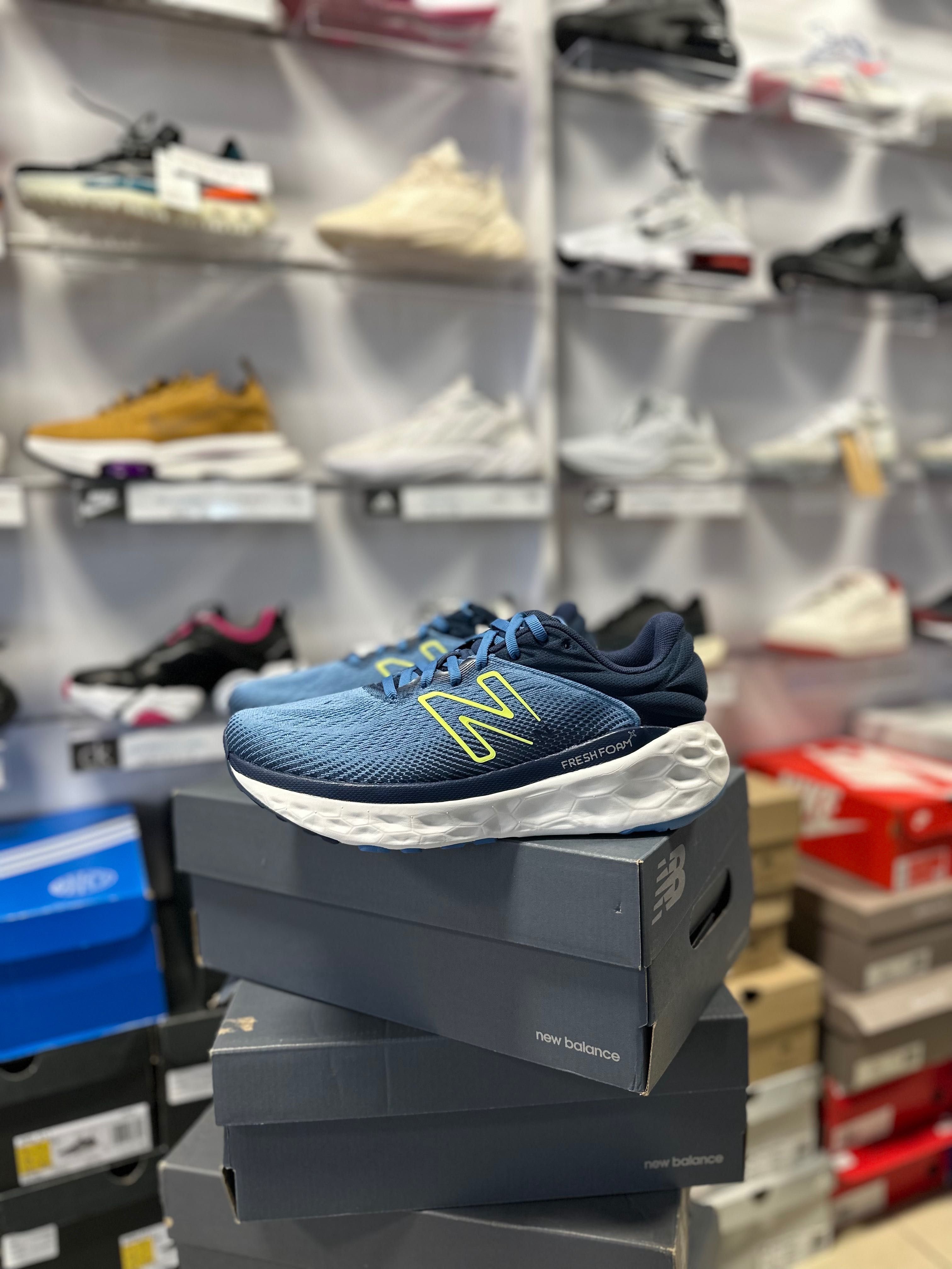 Чоловічі оригінальні бігові кросівки New Balance M840FLN