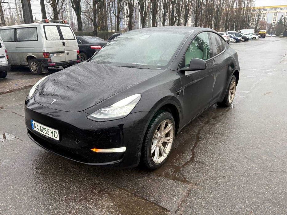 Tesla Model Y • 2021 • Dual Motor AWD • Чорна