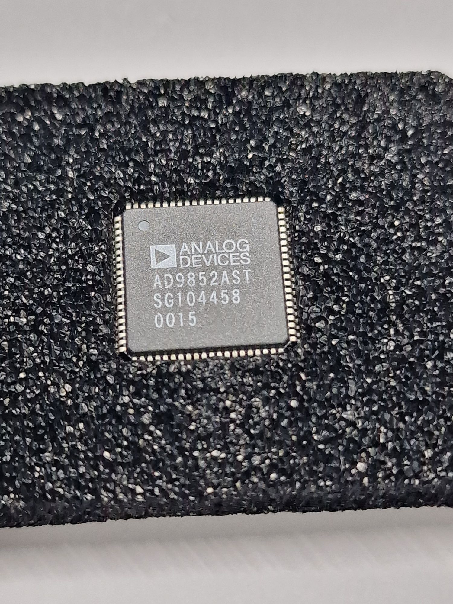 #852   AD8952AST Analog Devices