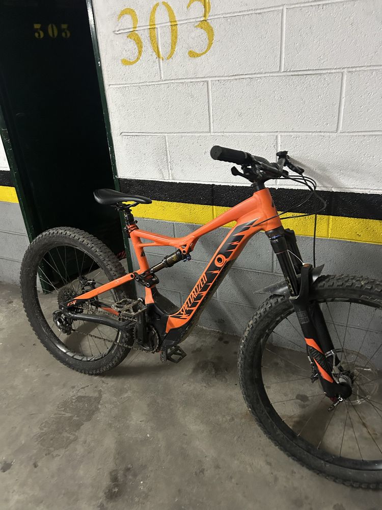 Bicicleta specialized assistida