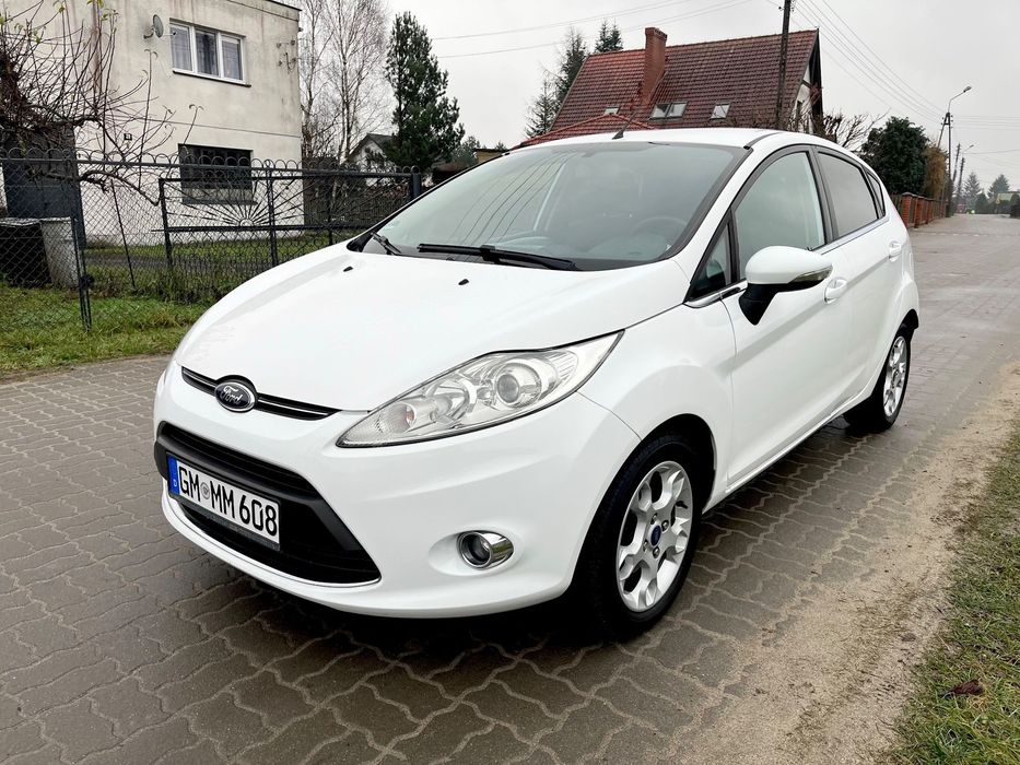 Ford Fiesta 1.2 B TITANIUM dwa kpl kół mały przebieg sprowadzony z Niemiec