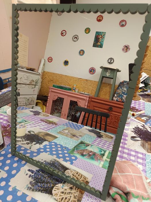 Espelho verde Sálvia com moldura recortada