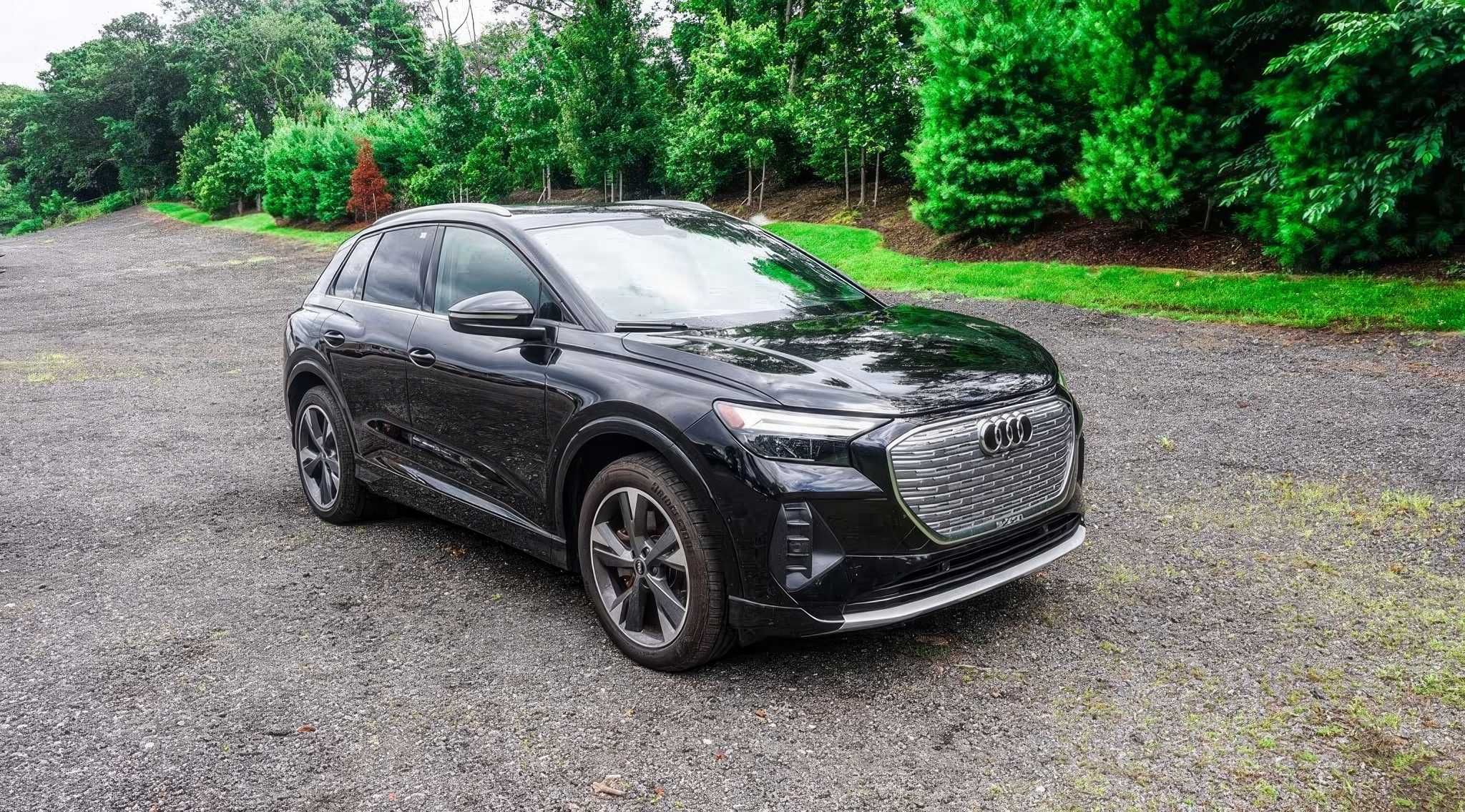 2022  Audi Q4 55