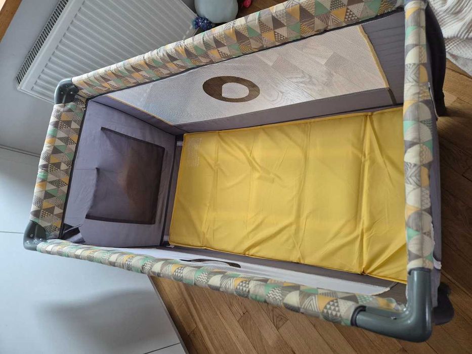 Łóżeczko turystyczne Lionello używane - dobry stan, dodatki