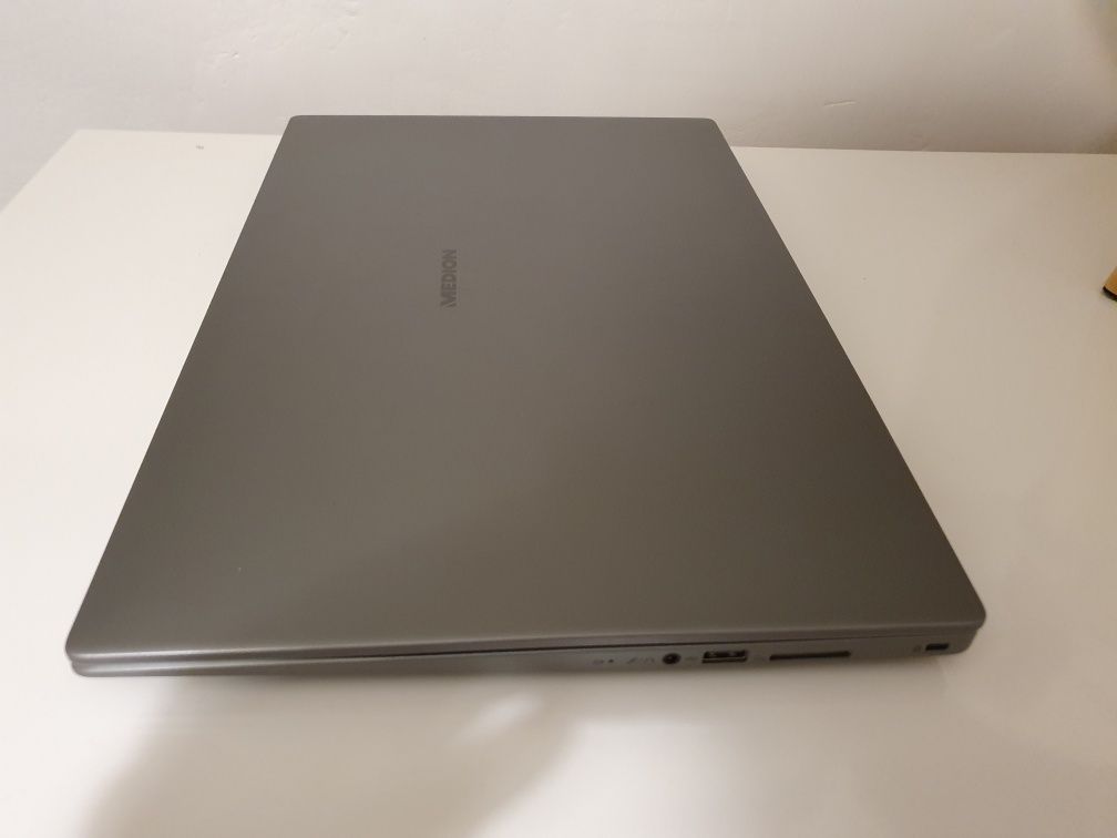 Laptop 17", i5 1135g7, 16 gb ram, 1tb ssd