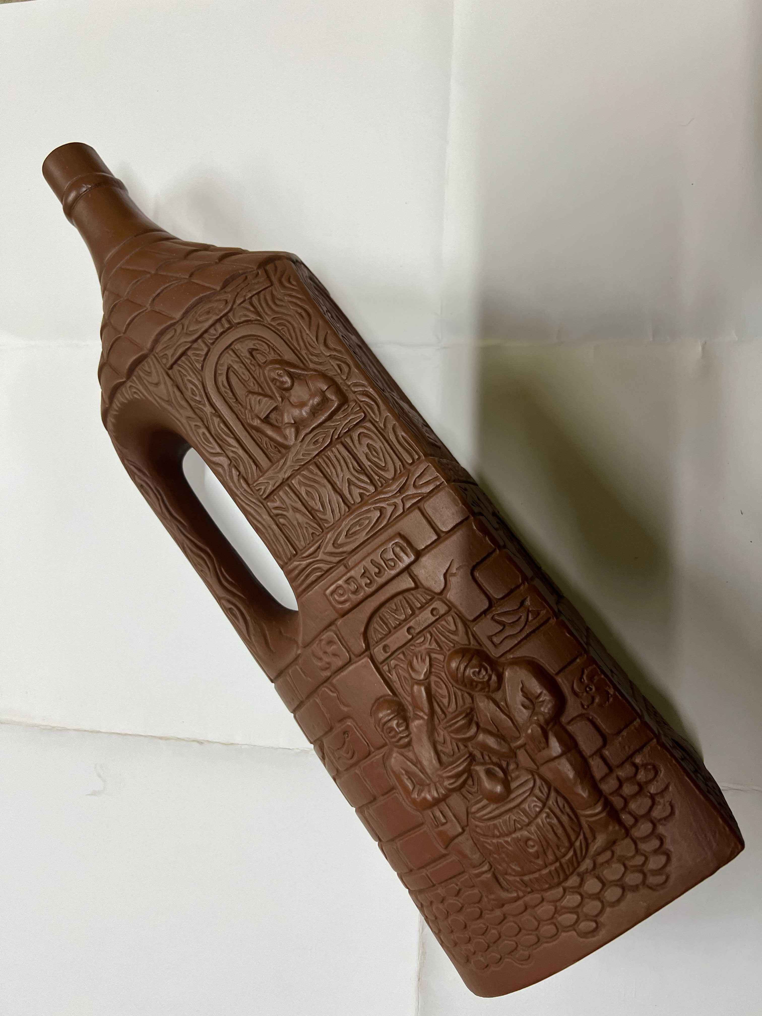 Глиняная керамическая бутылка для вина из Грузии