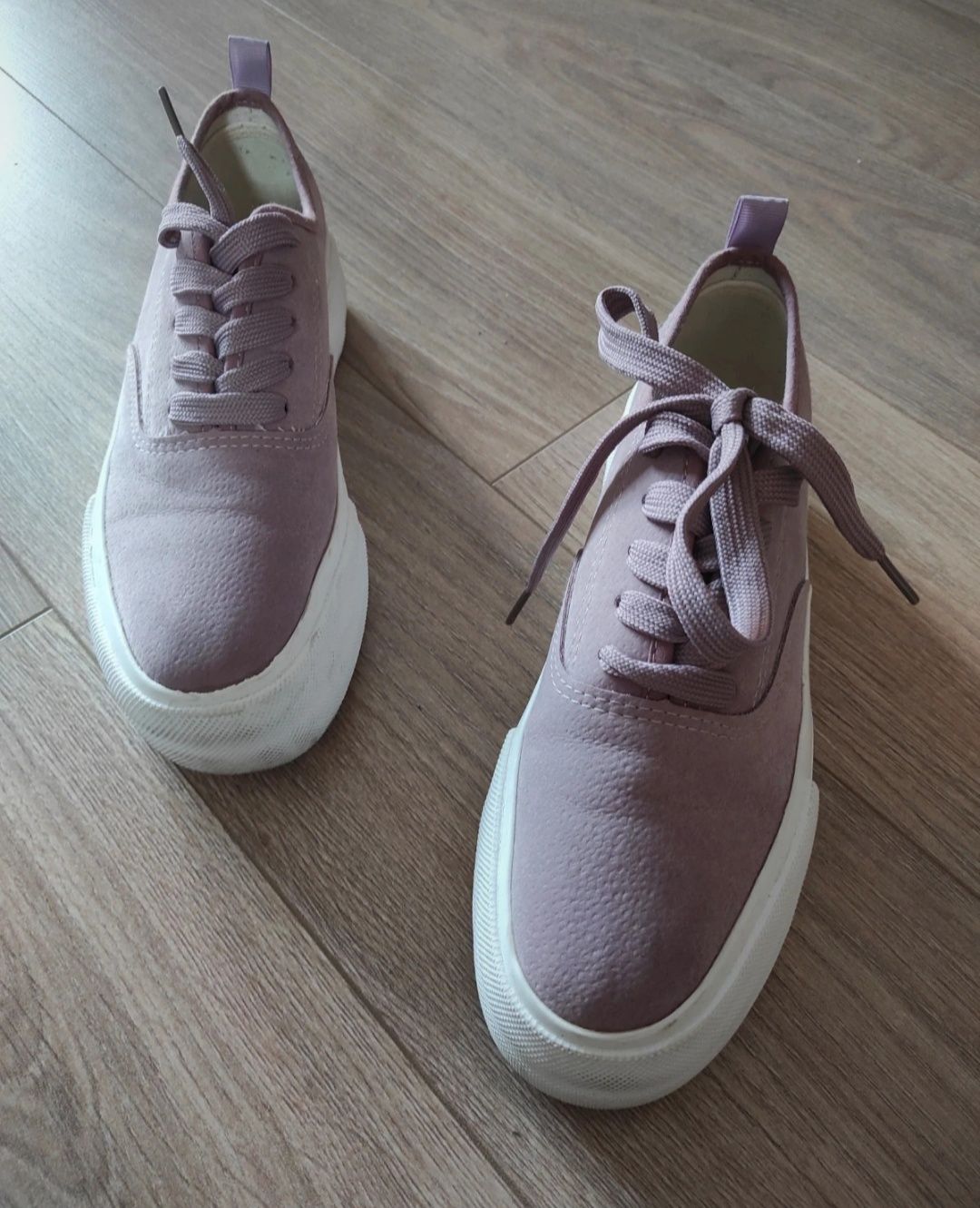 Trampki sneakersy na grubej podeszwie Reserved