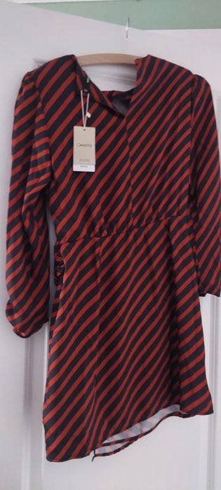 Vestido curto Novo, Mango com ombreiras