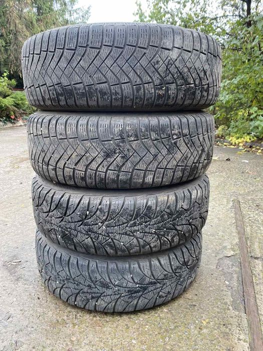 Продам шини на Рено трафік