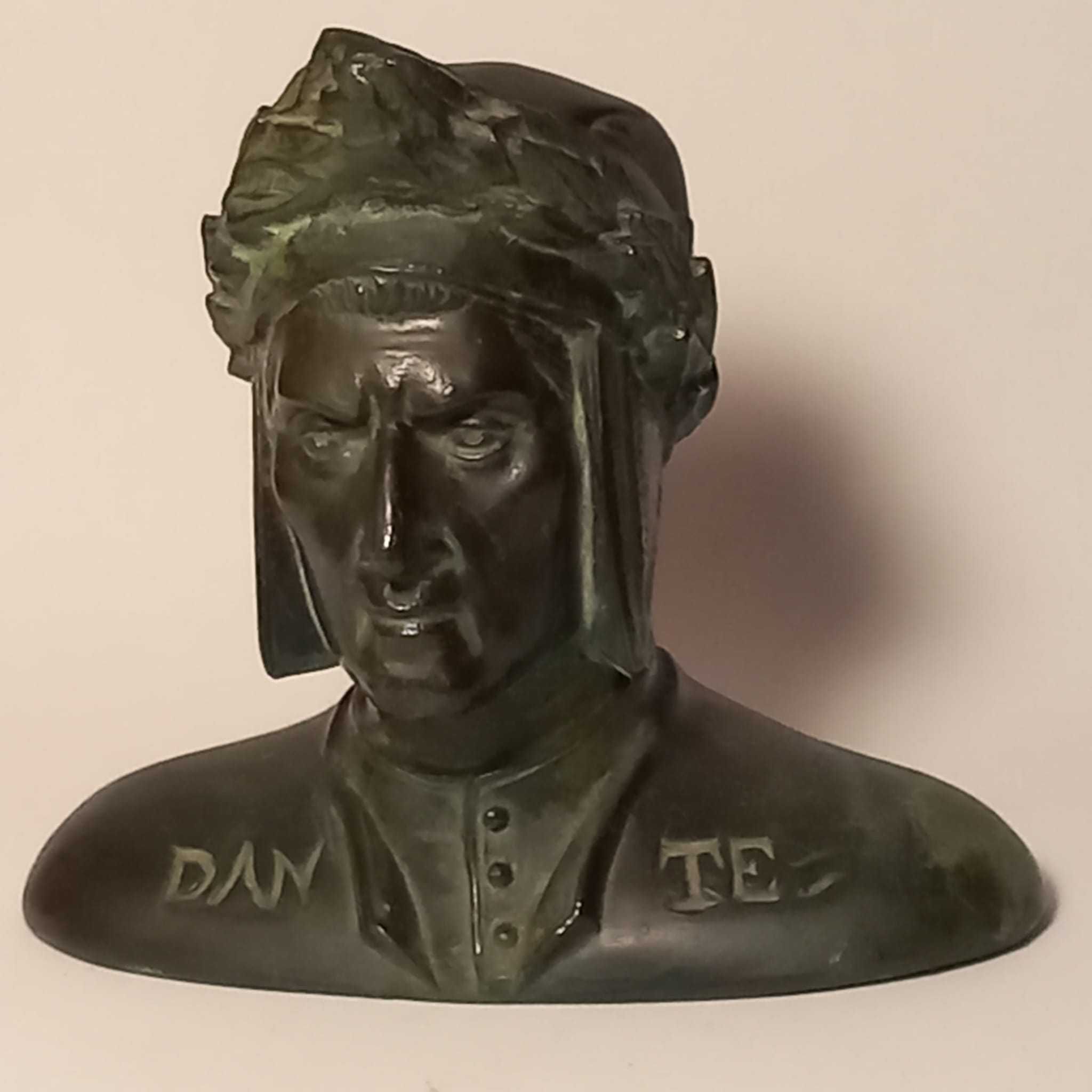 Busto de Dante Alighieri