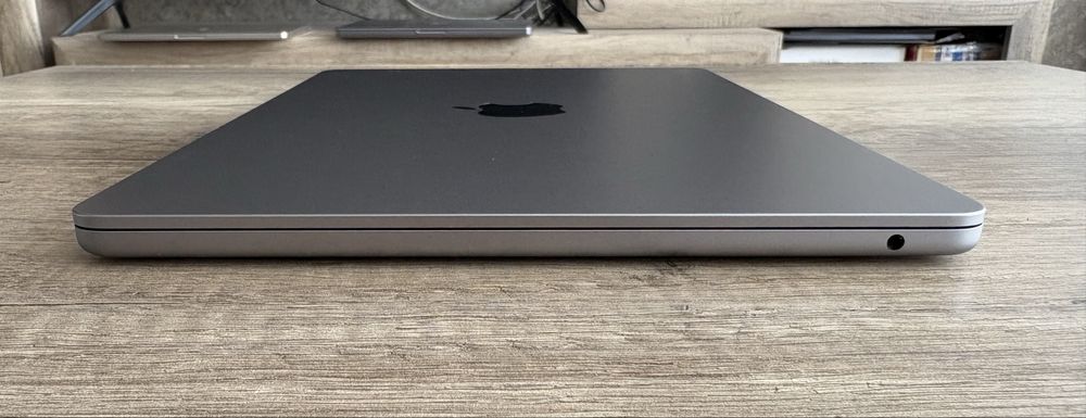 Макбук Apple MacBook Air 13" М2 8/256 2023 Space Gray