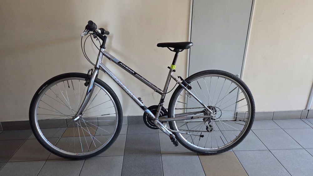 Rower Kellys Athena Trekking 17 cali rama.