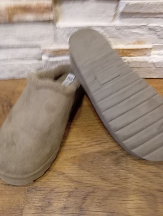 Kapcie domowe Primark beżowe,ocieplane r. 40/41. C.P.Ł.