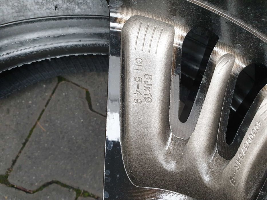 Felgi aluminiowe Renault 19" 5x114,3 8j et49 Nissan Kia Mazda itp.