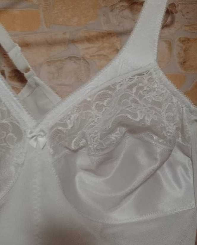 (110C) (48/4XL) Ekskluzywne, białe Body modelujące z Londynu, jak NOWE