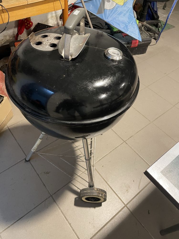 Weber Grill maly przenosny zgrabny emaliowany  Weber 47 cm